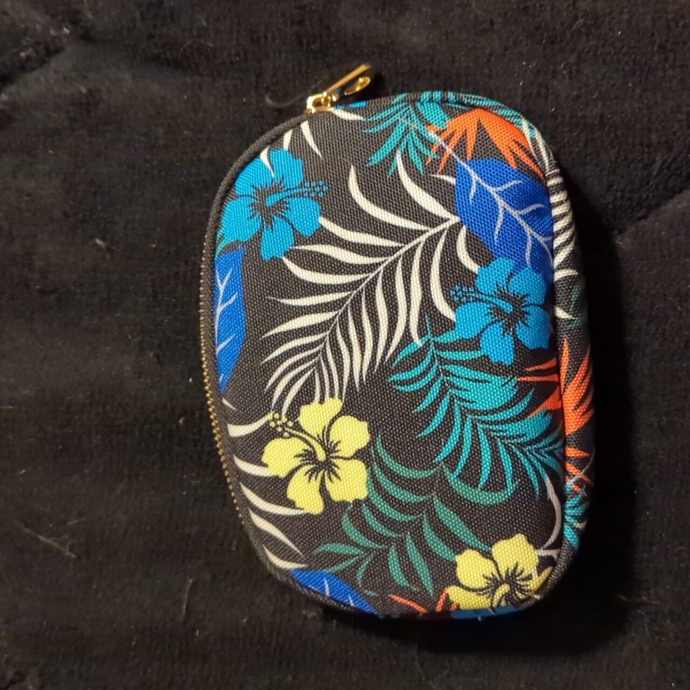 Cosmetic pouch